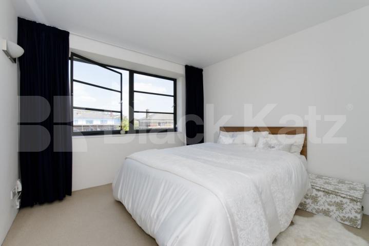 			CANALSIDE 2 BEDROOM APARTMENT, 2 Bedroom, 1 bath, 1 reception Apartment			 Ice Wharf, Kings Cross